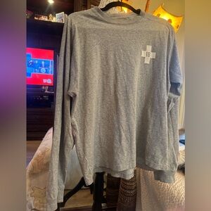 Abercrombie and fitch large nice shirt! small crop top! Like new! 4/10$